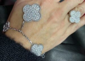 Click to view full screen 18K Magic Alhambra Five Motifs Clover Bracelet photo review