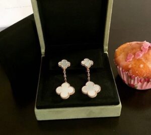 Click to view full screen 18K Magic Alhambra Earclips Earrings photo review