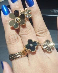 Click to view full screen 18K Vintage Alhambra Black Ring photo review