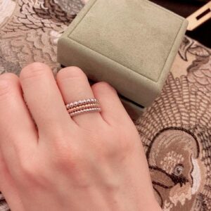 Click to view full screen 18K Cosmos Between the Finger Diamond Ring photo review