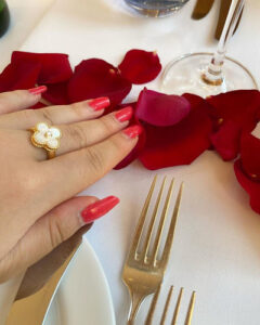Click to view full screen 18K Vintage Alhambra Pearl Ring photo review